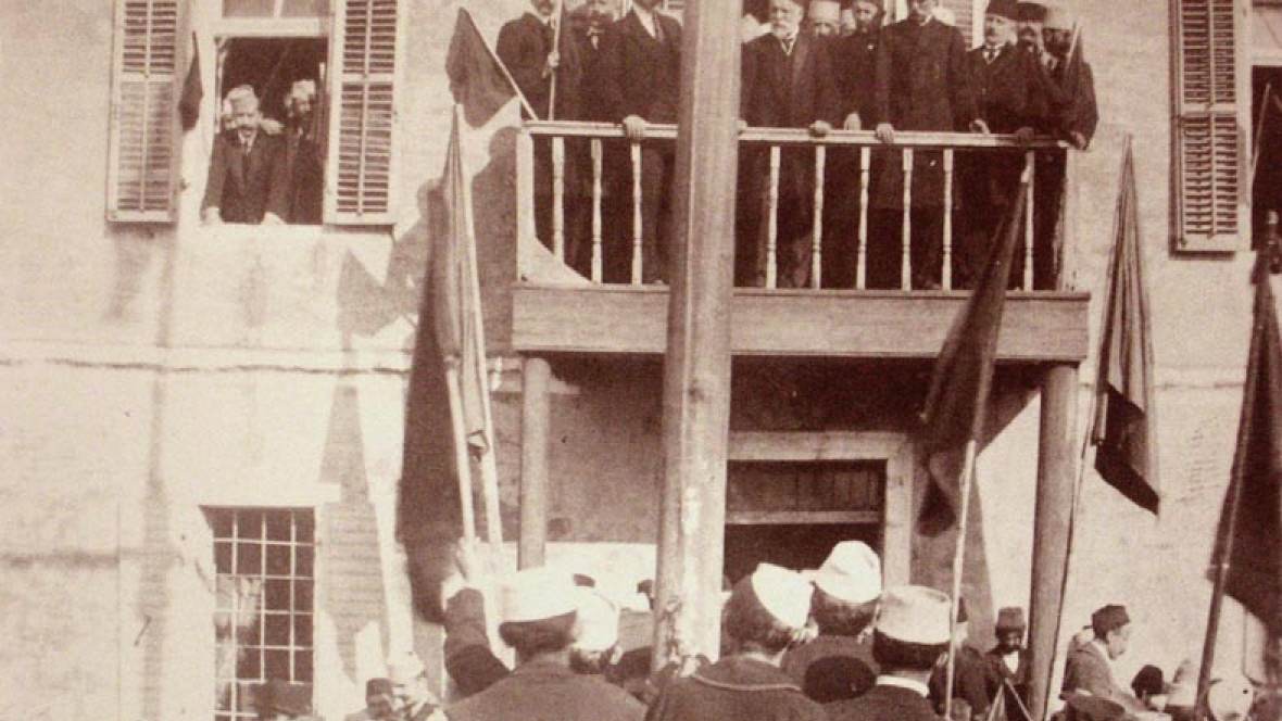 En el aniversario de la proclamación de la independencia de Albania