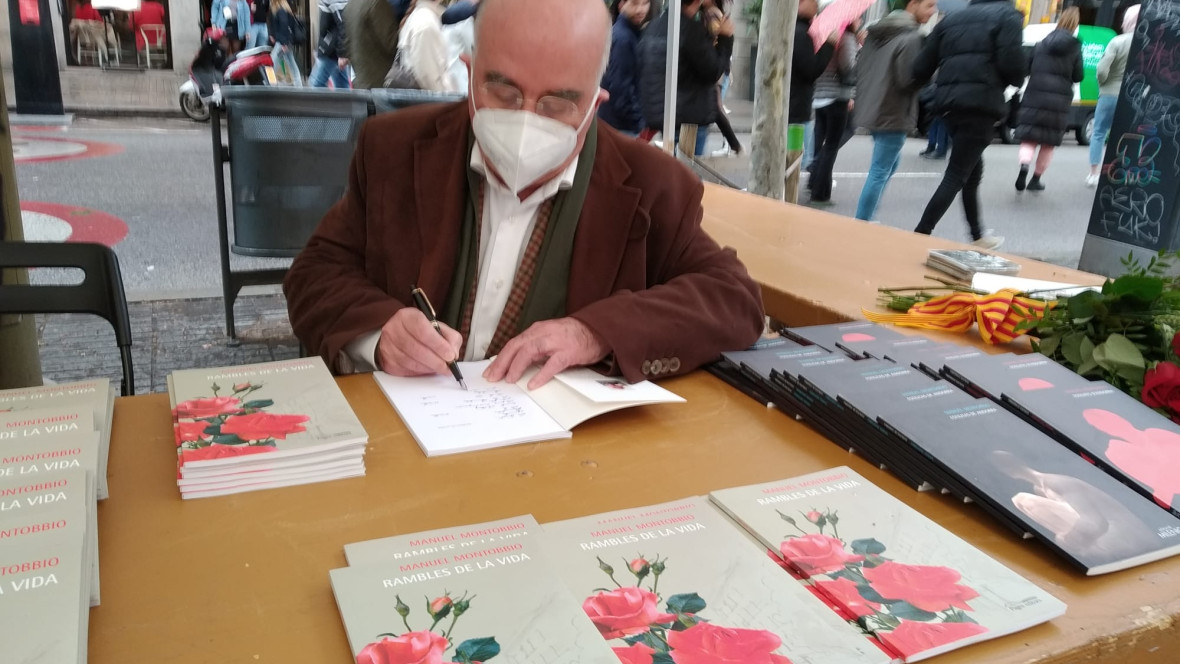 FIRMANDO LIBROS POR SANT JORDI