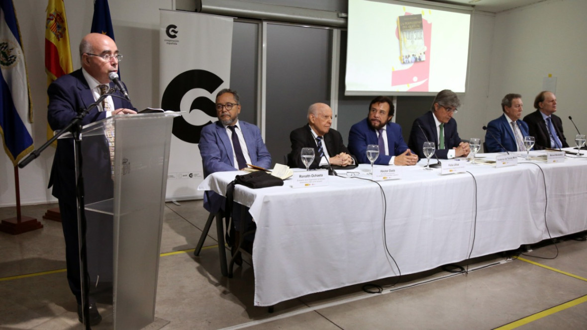 Presentación en El Salvador de La perplejidad del quetzal y lectura del poemario Maquilishuats en flor